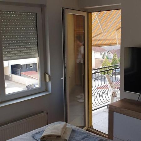Apartman Anja Novi Sad Buitenkant foto