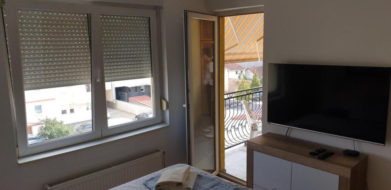 Apartman Anja Novi Sad Buitenkant foto