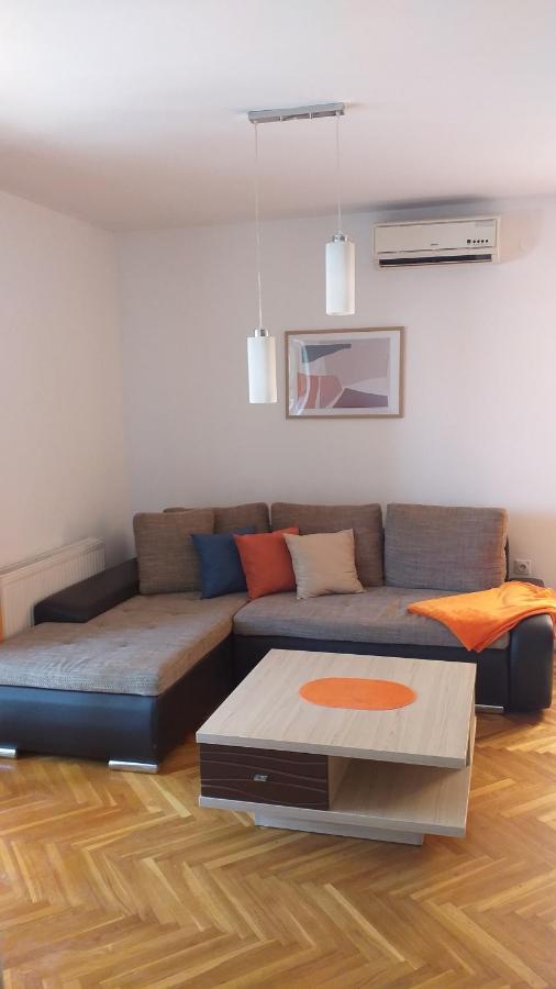 Apartman Anja Novi Sad Buitenkant foto