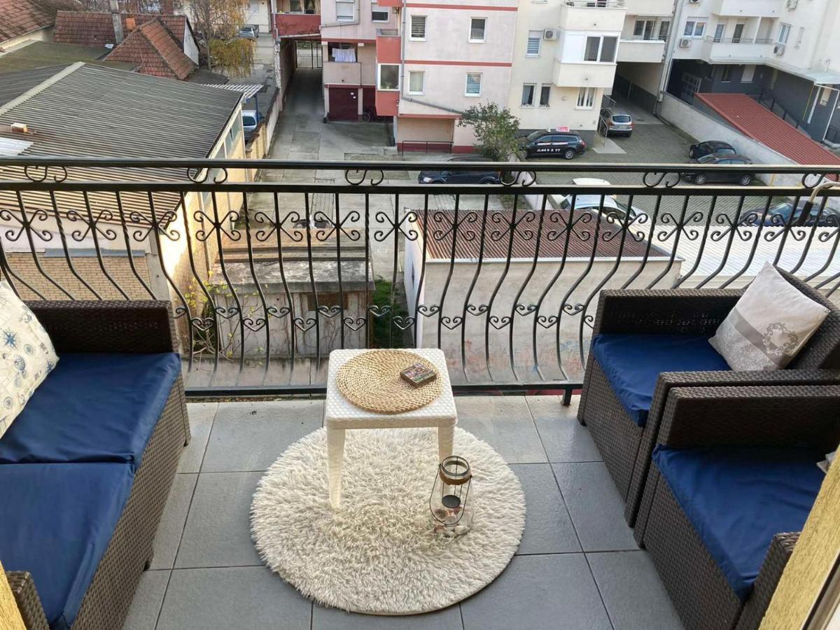 Apartman Anja Novi Sad Buitenkant foto